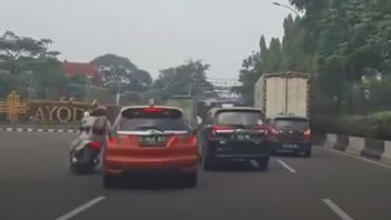 大发Sigra Ugal-ugalan在Tangerang的司机,本田爵士汽车和摩托车手成为受害者