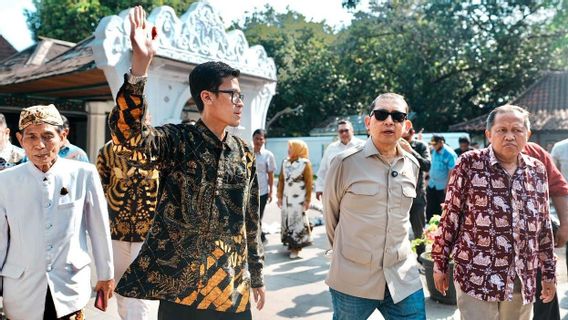 سورتي كيراتون كاسبوه، وزير الثقافة فادلي زون يقول: 