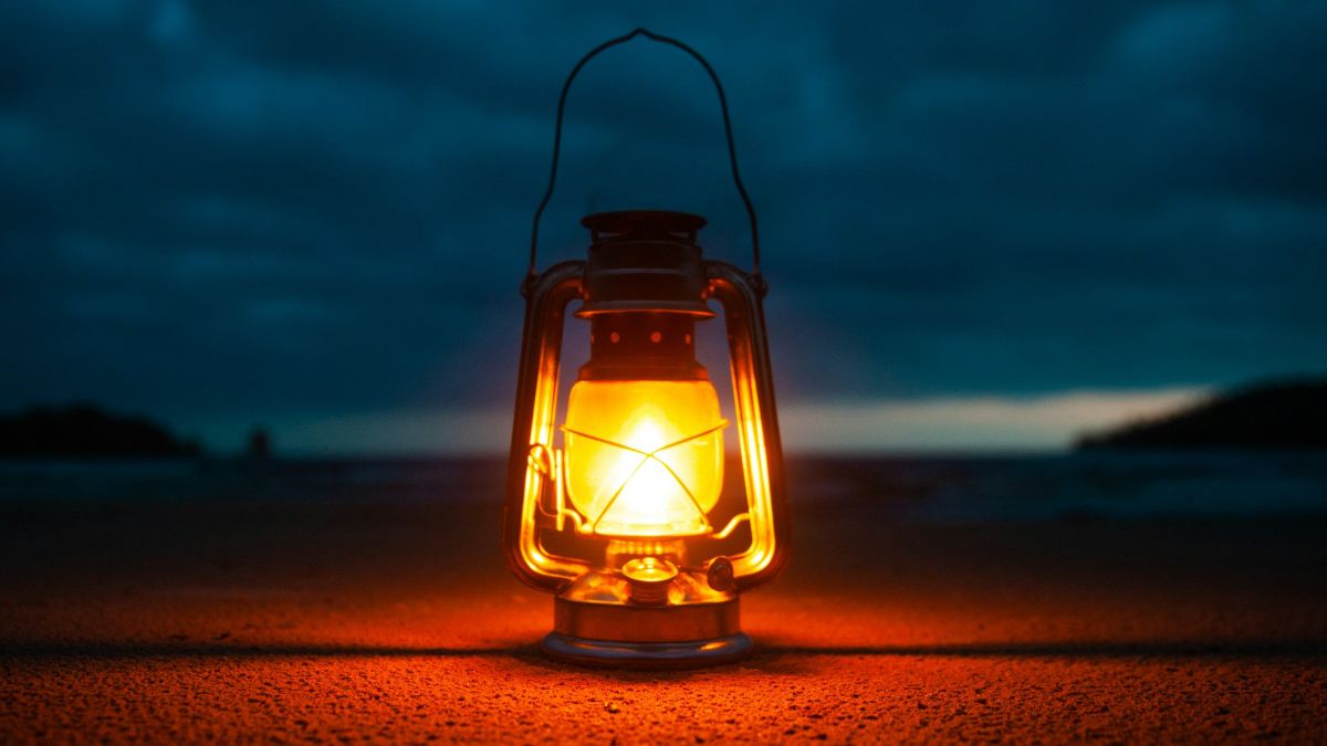 Bagaimana Cahaya Merambat pada Lampu?