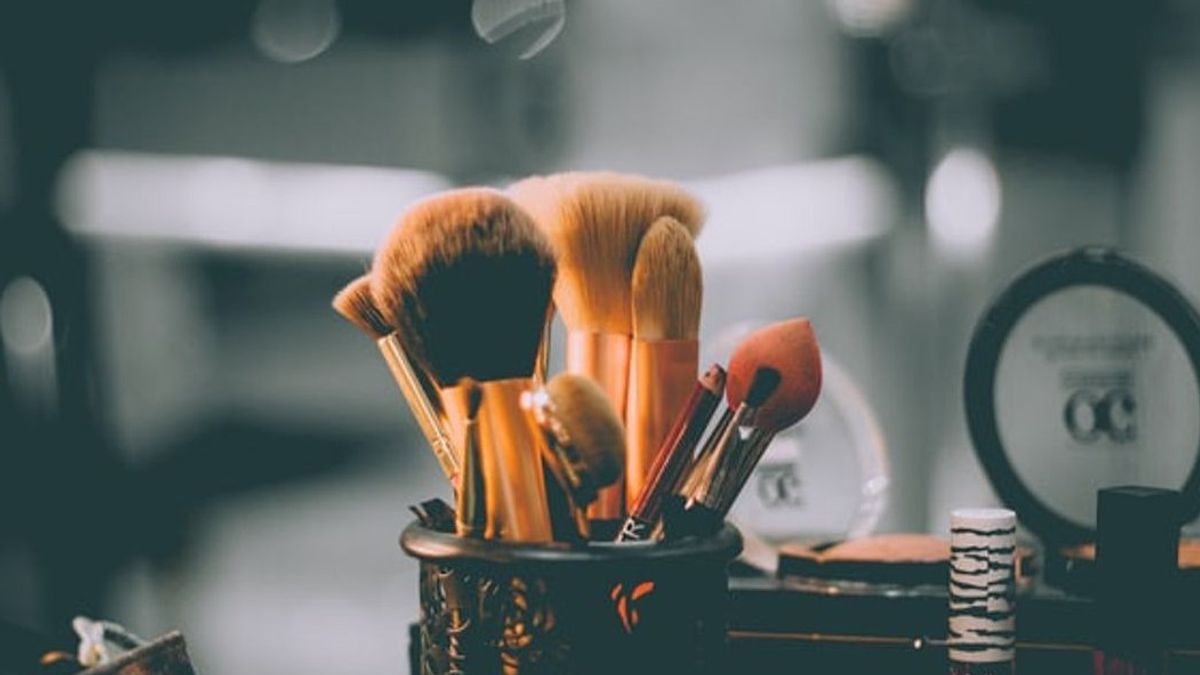 3 Tanda "Brush Makeup" Sudah Waktunya untuk Diganti