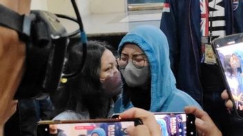 メトロ警察は、モデルが強盗されたというニュースについて:発疹は強盗犯の暴行ではない