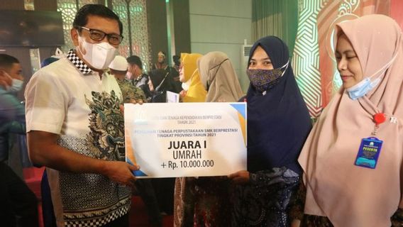 Outstanding Teachers In Aceh Get Free Umrah Packages And IDR 10 Million