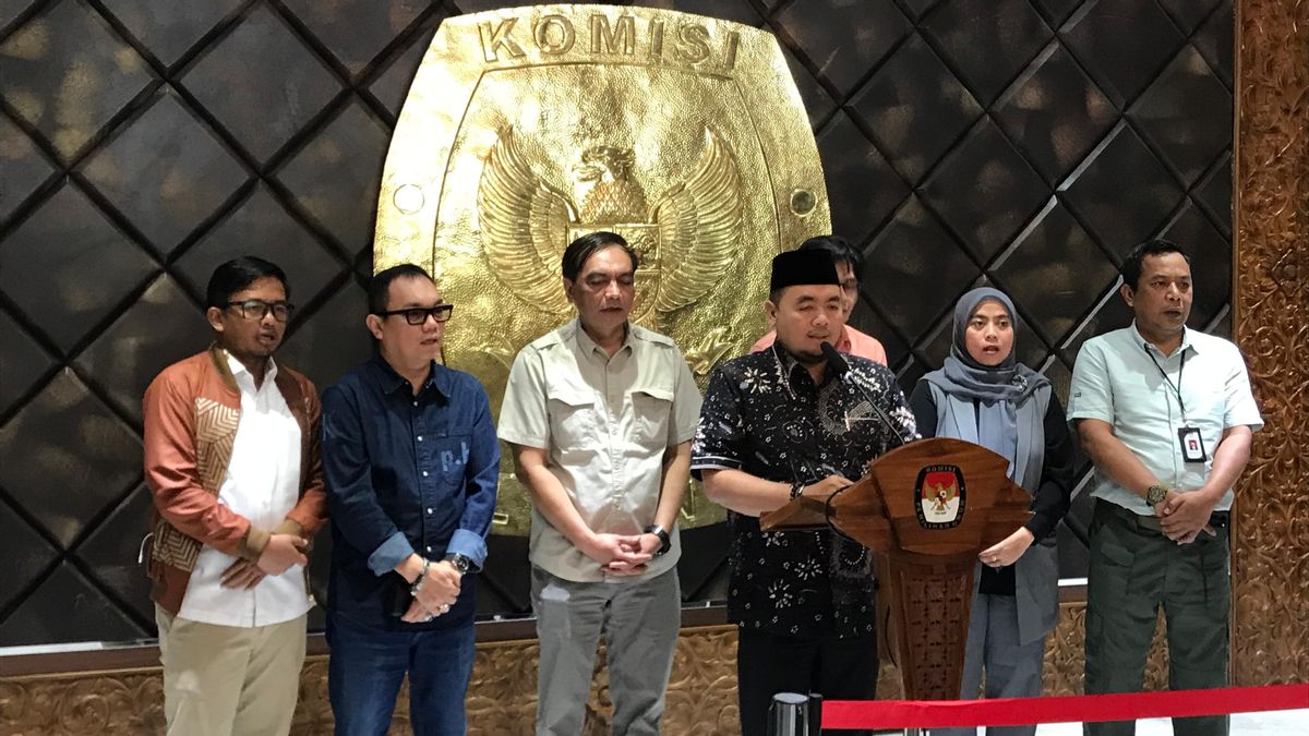 Hasyim Asy’ari licencié, KPU montre Afifuddin comme président par intérim de la KPU