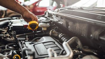 Mengenal <i>Carbon Cleaner</i> Mobil: Jenis, Fungsi, dan Cara Menggunakannya 