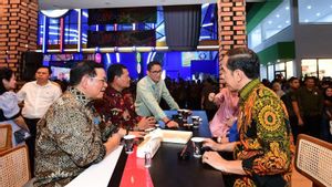 Sandiaga Bicara ke Jokowi Bakal Sering Pakai Batik Hijau