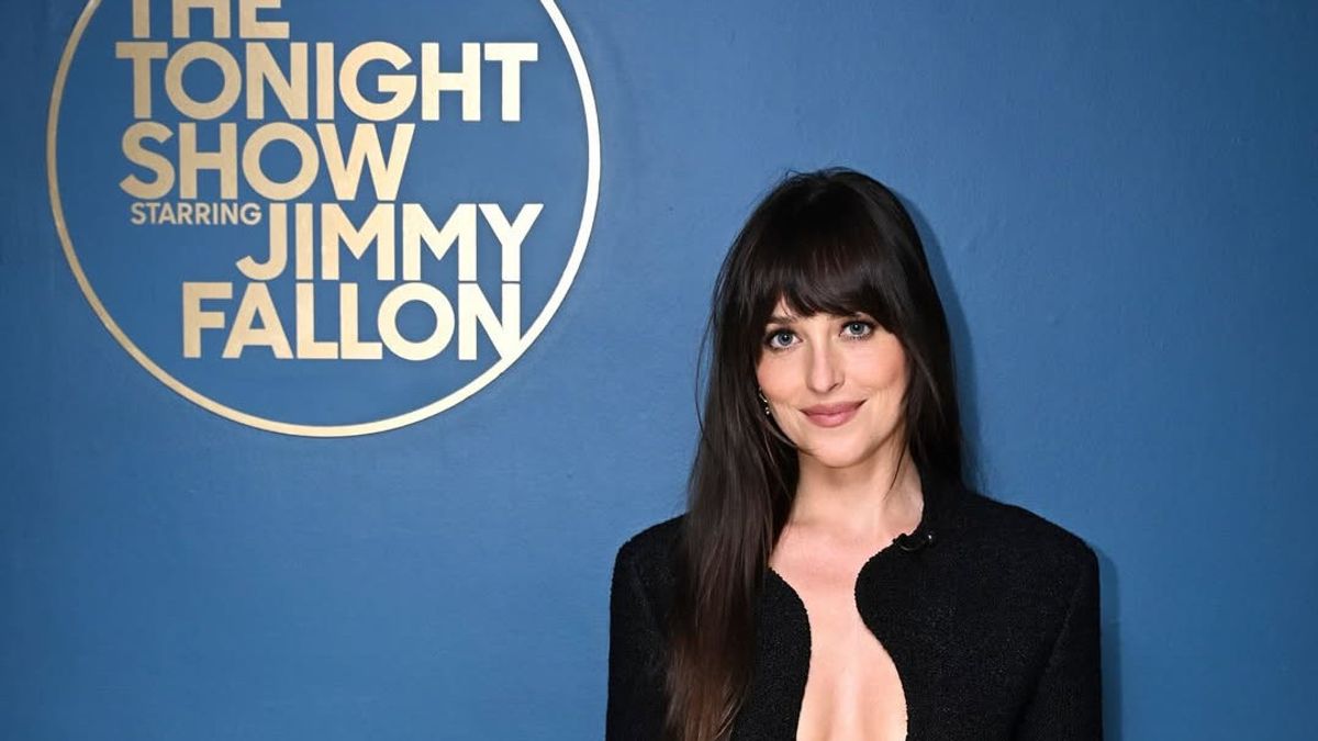 达科他·约翰逊(Dakota Johnson)在一起8年后,被称为克里斯·马丁(Chris Martin)的断层。