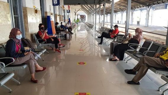 Mengintip Sepinya KA di Stasiun Jember di Hari Pertama Larangan Mudik