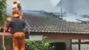Ditinggal Pemiliknya ke Rumah Sakit, Tiga Orang Dalam Satu Rumah yang Terkunci Nyaris Terbakar akibat Korsleting Listrik
