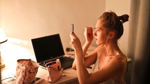 Tampil Cantik saat Berkeringat, Ini 4 Tips Makeup untuk Olahraga