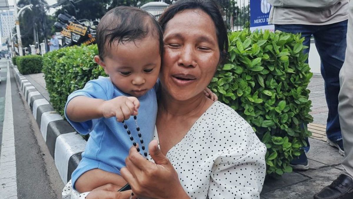 'God Bless You Lukas,' Mère espérerait que son enfant reçoive la grâce du pape François