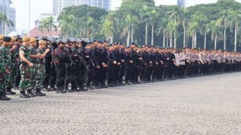 This Afternoon, 2,713 Joint Officials Guard The Demonstration At Monas