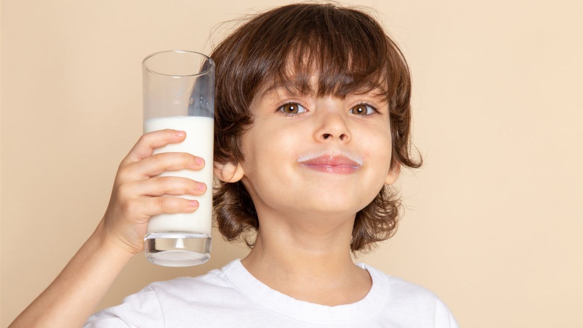 Giving Non Dairy Milk To 1 Year Old Children, Follow Expert Recommendations And Suggestions