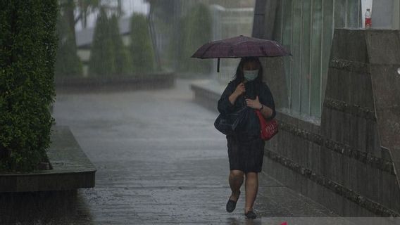 The Day Of Terik, Thursday Afternoon Part Of Jakarta Is Raining