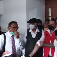 现任2事实证人，杰林克斯的律师：亚当·丹尼勒索者