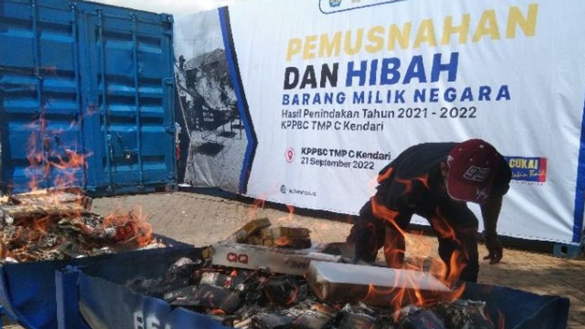 جمارك كينداري تدمر "1.8 مليار روبية إندونيسية" ولكن في شكل سجائر ومشروبات كحولية غير قانونية
