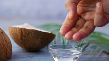 椰子油的5个好处，有助于加强头发健康