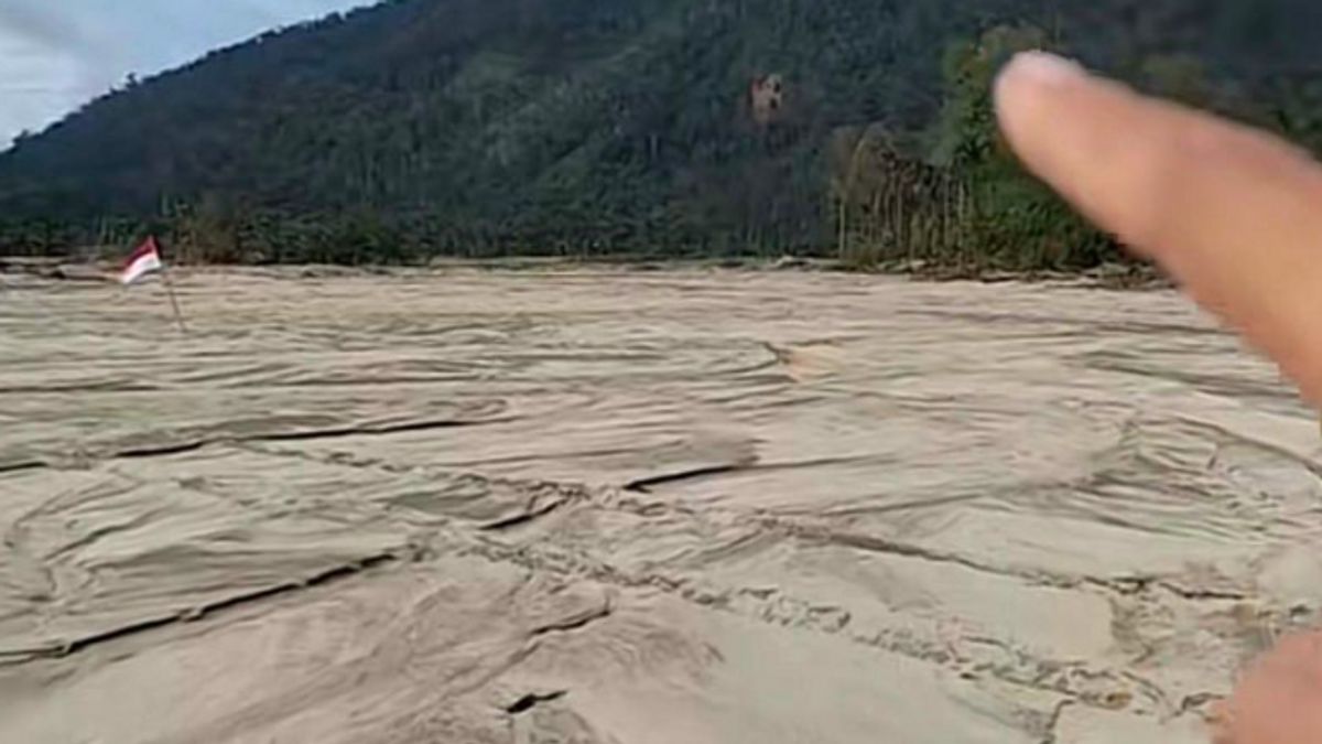 Flood in Ubah River Turns Lokop River into a Sandfield, East Aceh Tourism Hit
