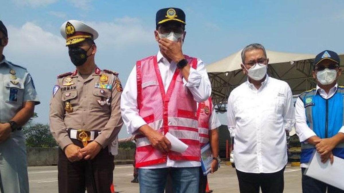 Minister Of Transportation Budi Karya Asks Railway Transportation Personnel To Serve Passengers Friendly: Give Smiles And Sympathetic Body Movements