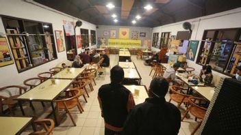 Les Résidents De Depok Wrap Seulement, Le Maire Vous Interdit De Manger Dans Les Restaurants Empêcher Corona