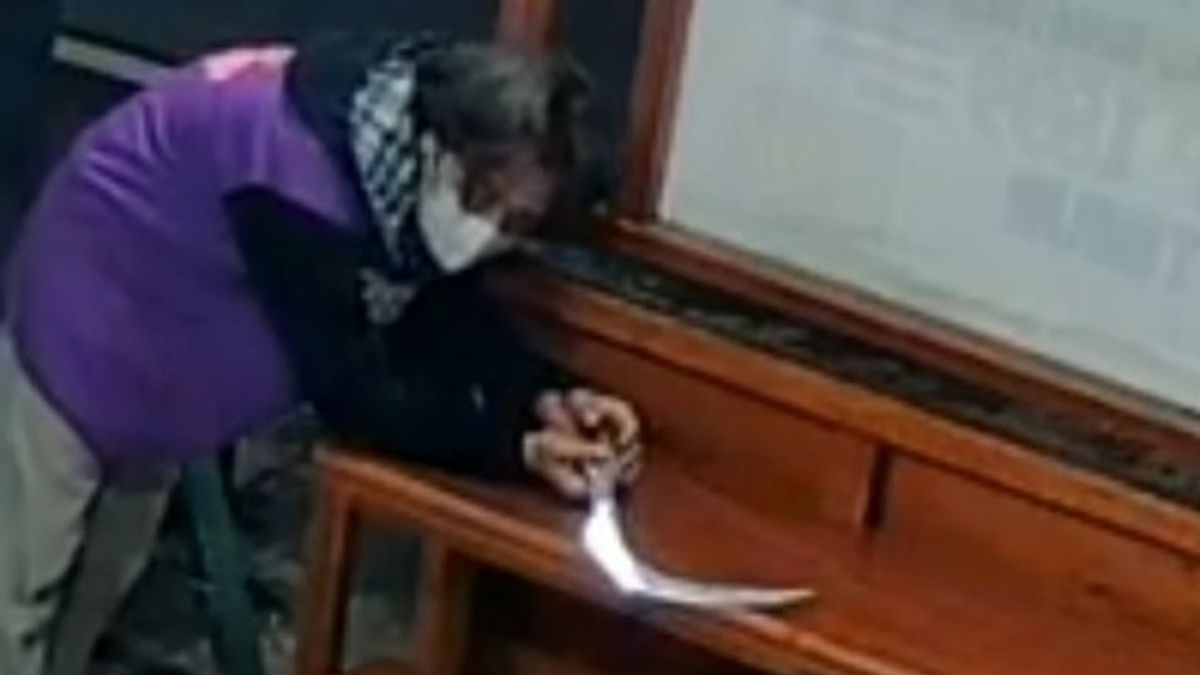 L’action Violente De 3 Voleurs, Passe à L’action Dans Un Café Dans La Région D’East Kemang, Enregistrée Par CCTV