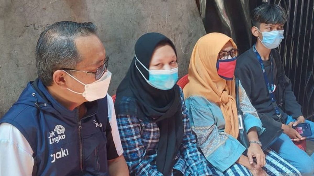 Ditemani Istri, Lurah Sunter Agung Datangi Rumah Petugas PPSU yang Tenggelam di Kali Sentiong