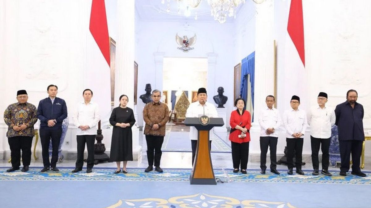 プラボウォ・スビアント大統領は、人民の側にいるか、古い重荷の継続するかの2つの選択肢の間で