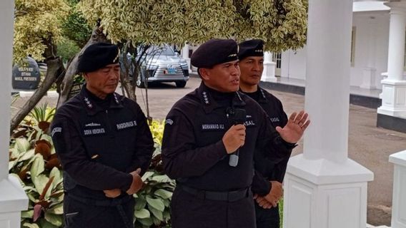 KSAL Sematkan Brevet Kehormatan Hiu ke Dada Kanan Wapres yang Dianggap Berjasa Bangun TNI AL