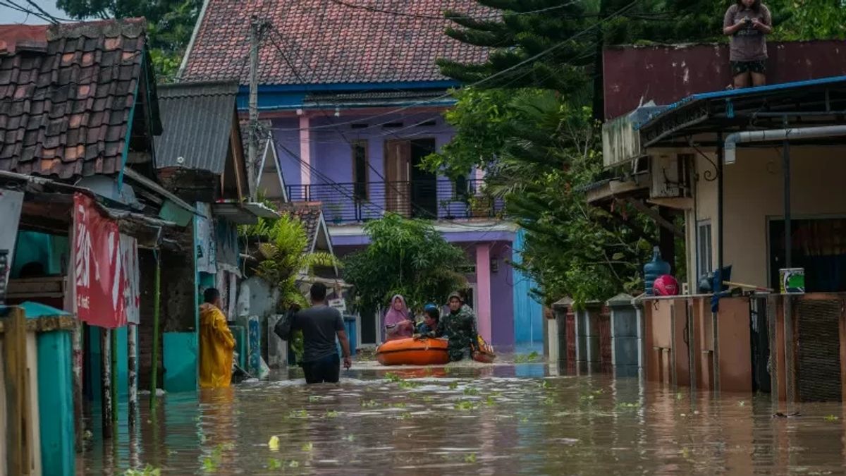 洪水袭击茂物，水威胁雅加达和坦格朗的居民