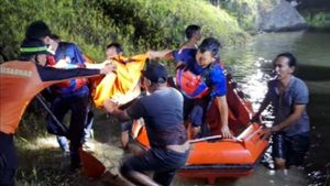 L’équipe SAR de Kutai Kartanegara trouve deux enfants noyés dans le lac Ex Minang