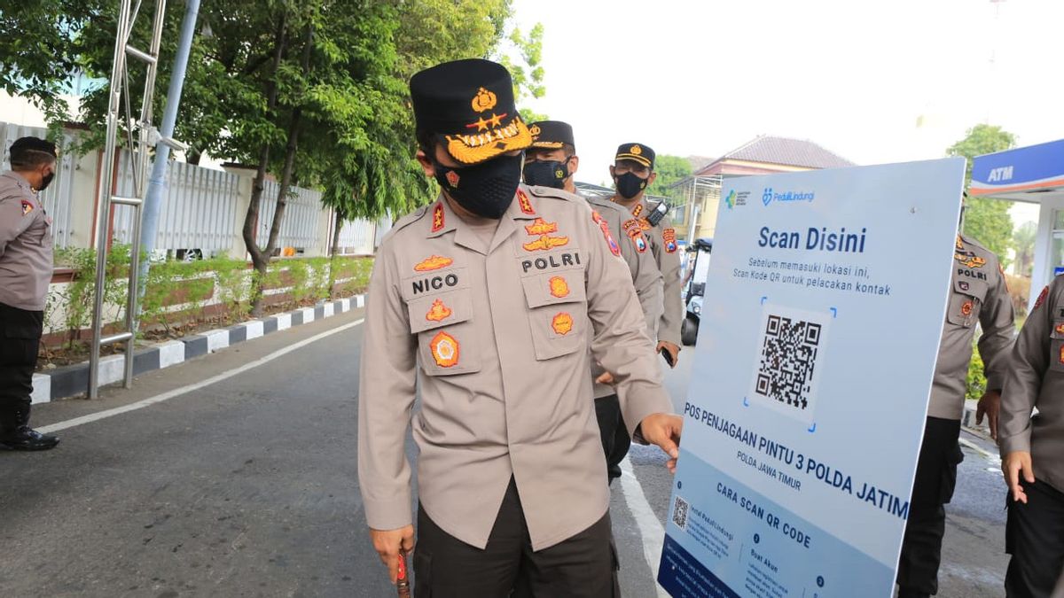 East Java Regional Police Apply QR Code Scan To Give Proof Visitors Have Been Vaccinated