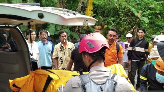 Grieved From Cibinong, The SAR Team Finds The Body Of My Wife's Husband And Wife Dried By The Cibogo River After 4 DAYS Of Searching