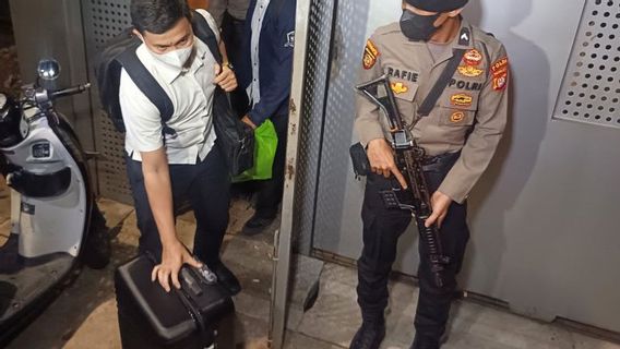 KPK Bawa Tiga Koper dari Rumah Djan Faridz Terkait Kasus Harun Masiku