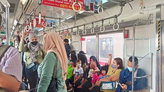 Penumpang KRL Jabodetabek Masih Diwajibkan Memakai Masker Selama Perjalanan