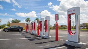 Elon Musk: <i>Supercharger</i>, Tesla Bisa Digunakan oleh Mobil Listrik Merek Lain