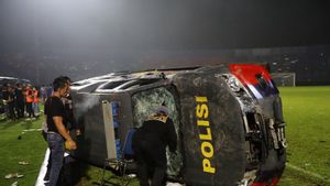 Ricuh Suporter di Kanjuruhan Malang, 13 Kendaraan Polisi Dibakar dan Dirusak, Begini Kronologinya