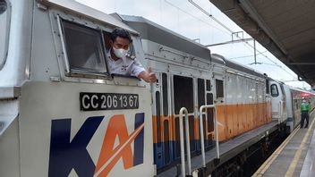 Today, There Are 38 Thousand Train Passengers Departing From Gambir Station And Pasar Senen