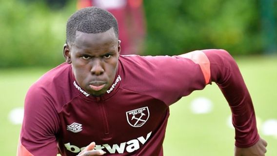 Bek West Ham Kurt Zouma Bakal Dituntut ke Pengadilan karena Aniaya Kucing Peliharaan