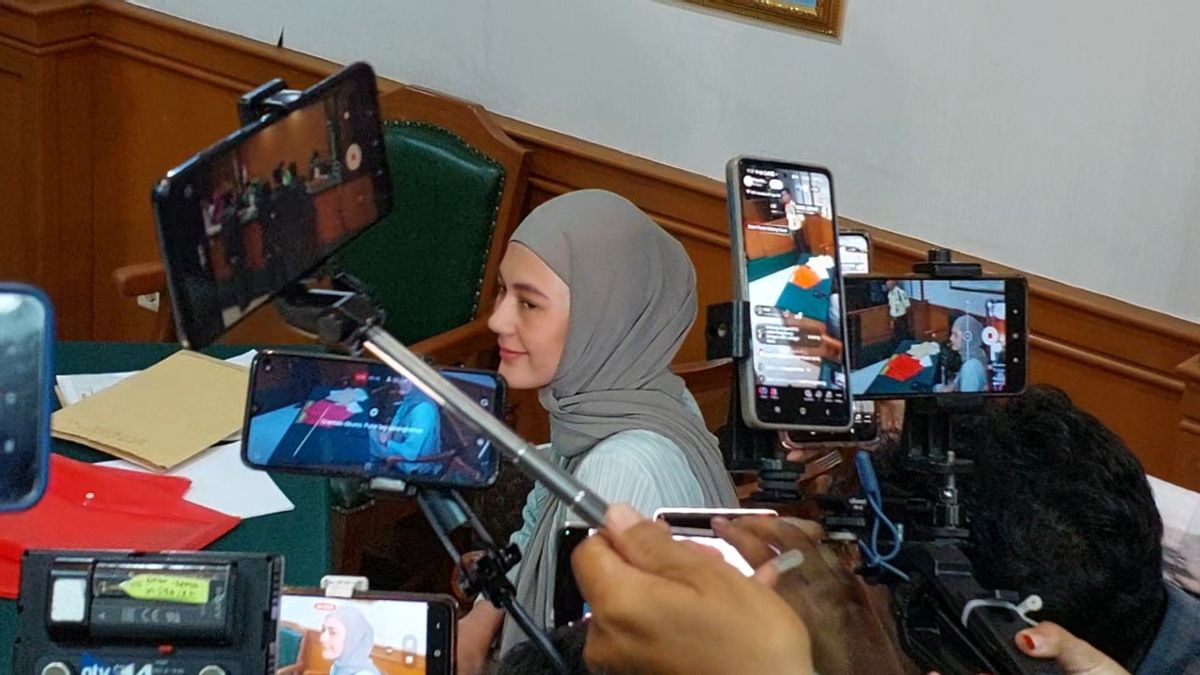 Tersenyum Lesu di Sidang Cerai Perdana dengan Baim Wong, Paula Verhoeven: Doain Ya