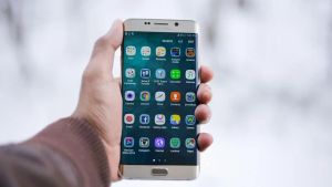 Iklan Samsung  Galaxy Tahan Air Ternyata Bohong, Samsung Kena Denda di Australia