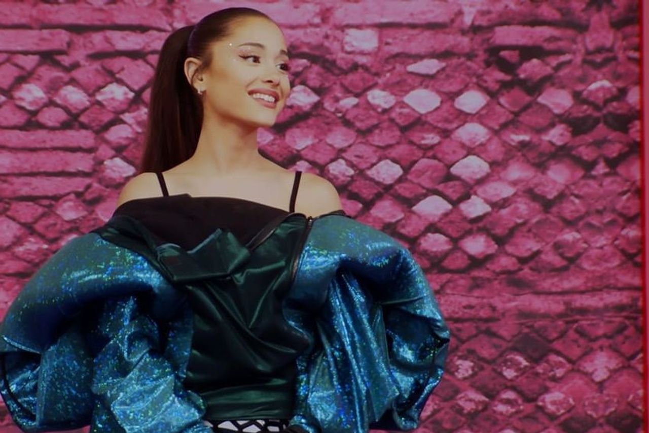 Penampilan Ariana Grande Dalam Drag Race