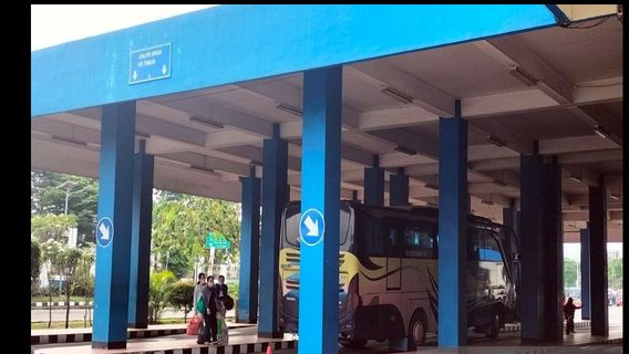 有哮喘和心脏病史，据报道，旅行者在前往索罗的公共汽车上死亡