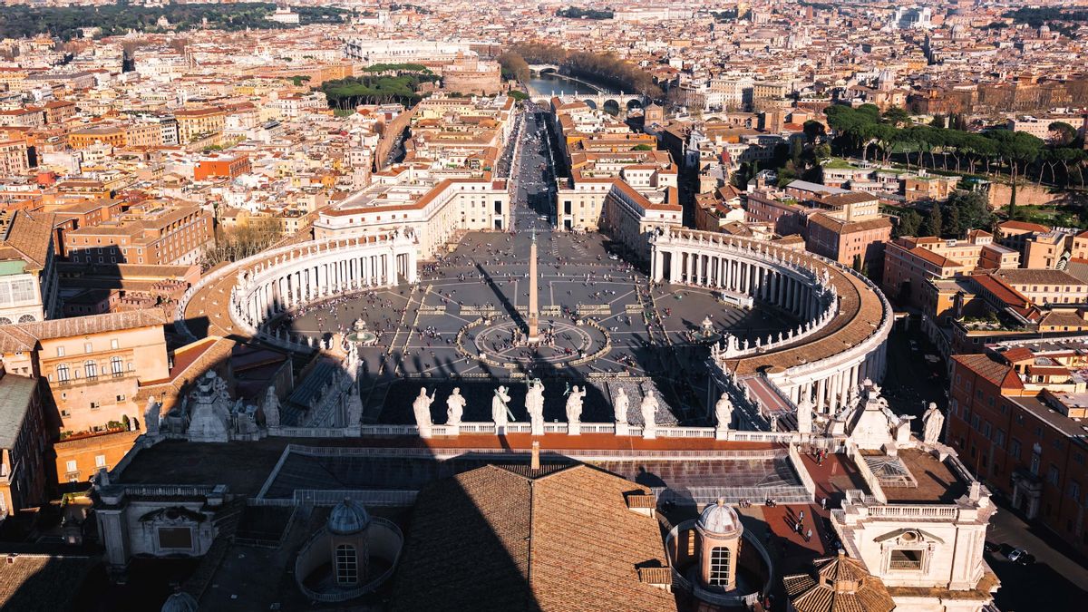 Vatikan Larang Tato dan Tindik Bagi Pekerja Basilika Santo Petrus