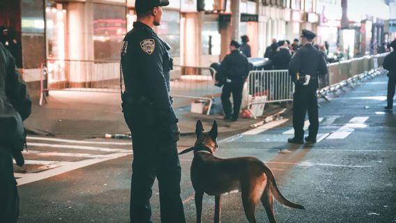 Police Guarded Schools In Ohio US Due To Bomb Threat Triggered By Haitian Immigrant Hoaxes Eating Cats