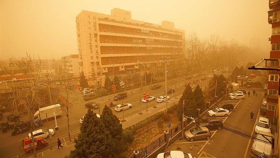 Badai Pasir Kembali Selimuti Beijing, Bawa Partikel Berbahaya yang Bisa Masuk Aliran Darah