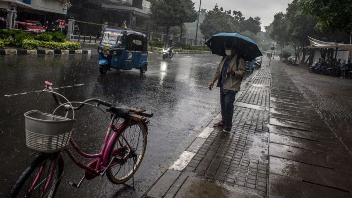 BMKG : Aujourd'hui DKI Jakarta a plu tout au long du matin jusqu'à soir