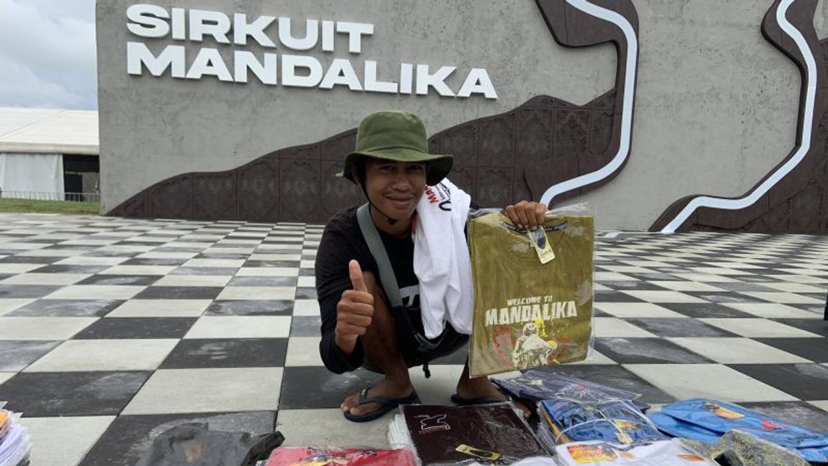 Kaus "Welcome to Mandalika" Laris Manis di Tengah Gelaran MotoGP