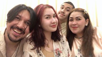 David Bayu Tries To Be Strong In Accompanying His Daughter Audrey Davis Involved In The Syur Video Scandal