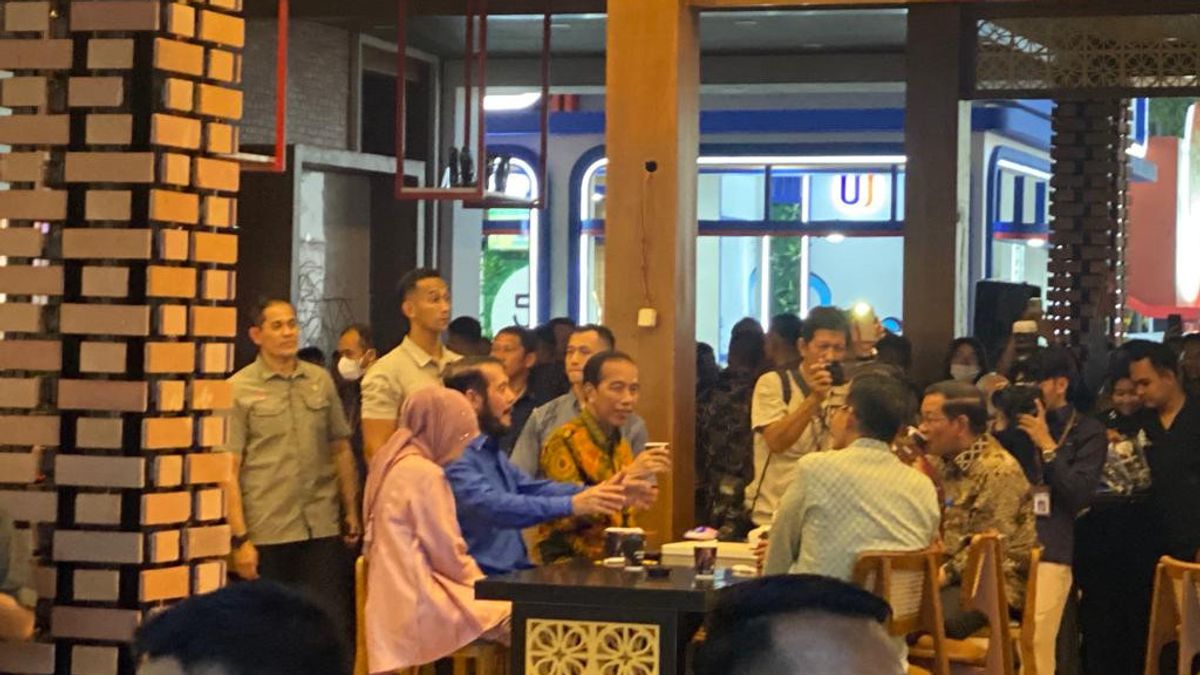 Coffee With The Chief Justice Of The Constitutional Court The Day Before The Election System Decision, Jokowi Affirms No Intervention