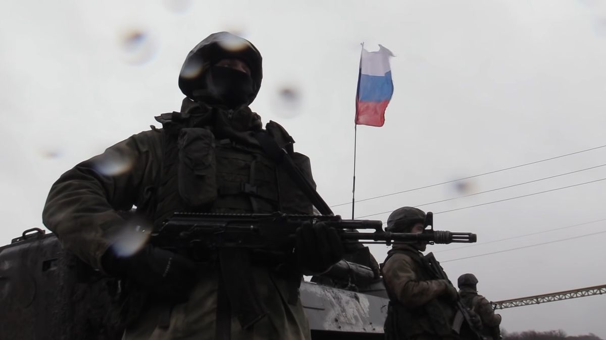 Alors qu’il est devenu un espion du groupe de résistance et explosif son ancien siège de l’unité, l’armée russe s’envolte en Ukraine