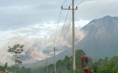 Gunung Semeru Luncurkan Awan Panas Guguran Sejauh 3 Km